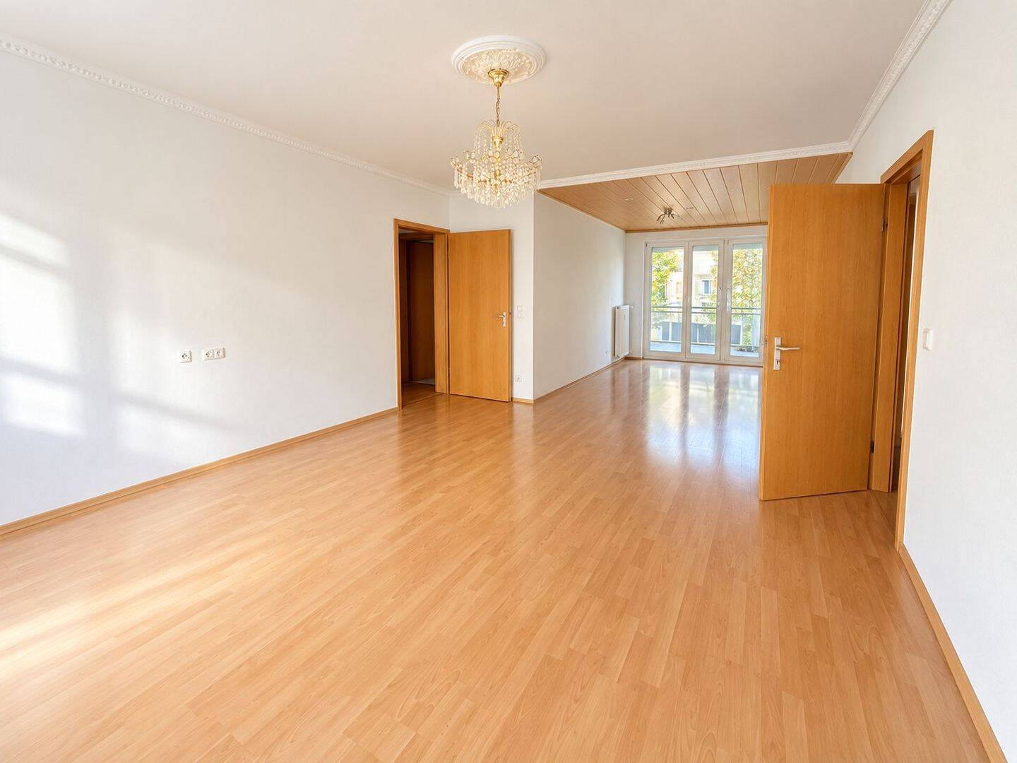Großzügige 3-Zimmer-Wohnung mit Balkon und Tiefgaragenstellplatz in Augsburg-Kriegshaber, 86156 Augsburg (Bärenkeller Kriegshaber Oberhausen Pfersee)