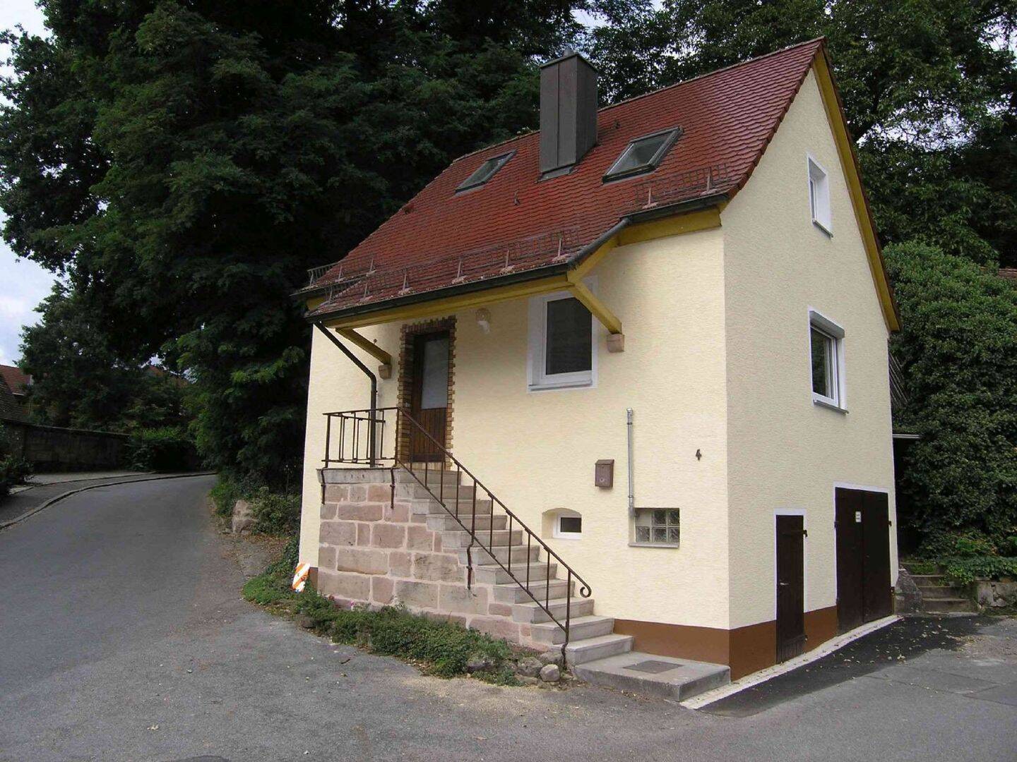 Ansprechendes Wohnjuwel in Roßtal-Buchschwabach – Kernsaniert, mit Garten, Balkon & Studio, 90574 Roßtal