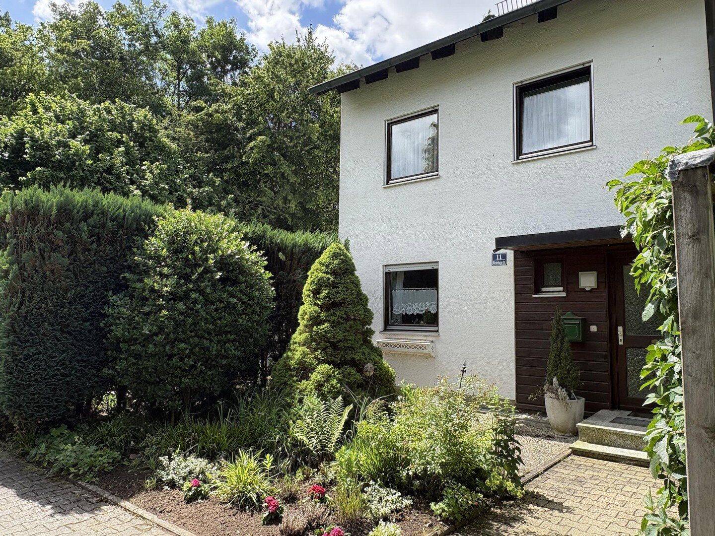 Idyllisches Wohnen am Grüngürtel in Ingolstadt Monikaviertel – Reihenendhaus mit Swimmingpool, 85053 Ingolstadt (Ingolstadt Kothau Niederfeld Ringsee Rothenturm)