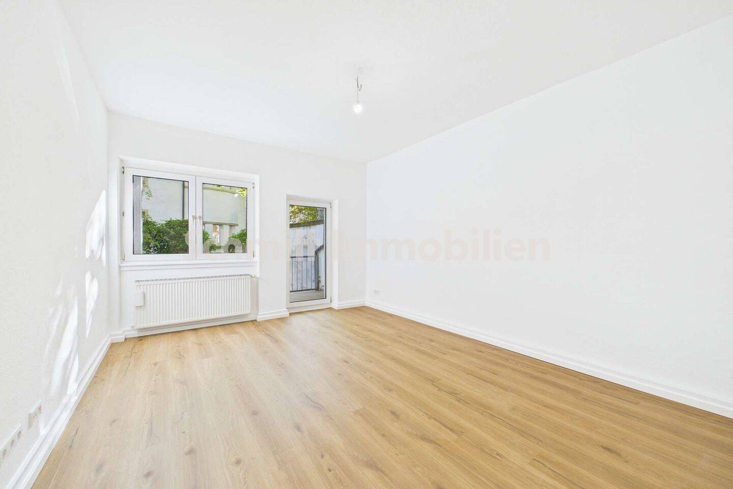 2-Zimmer-Altbauwohnung mit Balkon im Frankfurter Westend/Nord., 60322 Frankfurt am Main (Dornbusch Innenstadt Nordend-West Westend-Nord Westend-Süd)