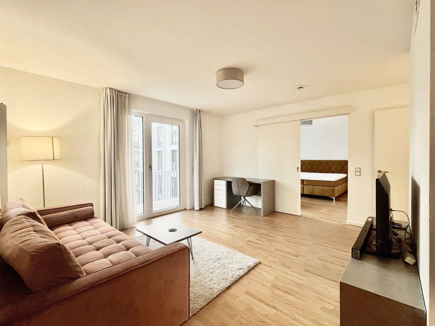 Vollmöbliertes Apartment mit großem Balkon zum ruhigen Hinterhof | barrierefrei | Aufzug | EBK, 12489 Berlin (Treptow-Köpenick)