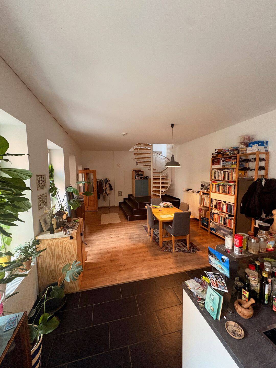 Ab 01.01: Ausgebautes Atelier auf 2 Ebenen mit eigenem Innenhof in sehr guter Lage!, 90763 Fürth (Südstadt Weikershof)