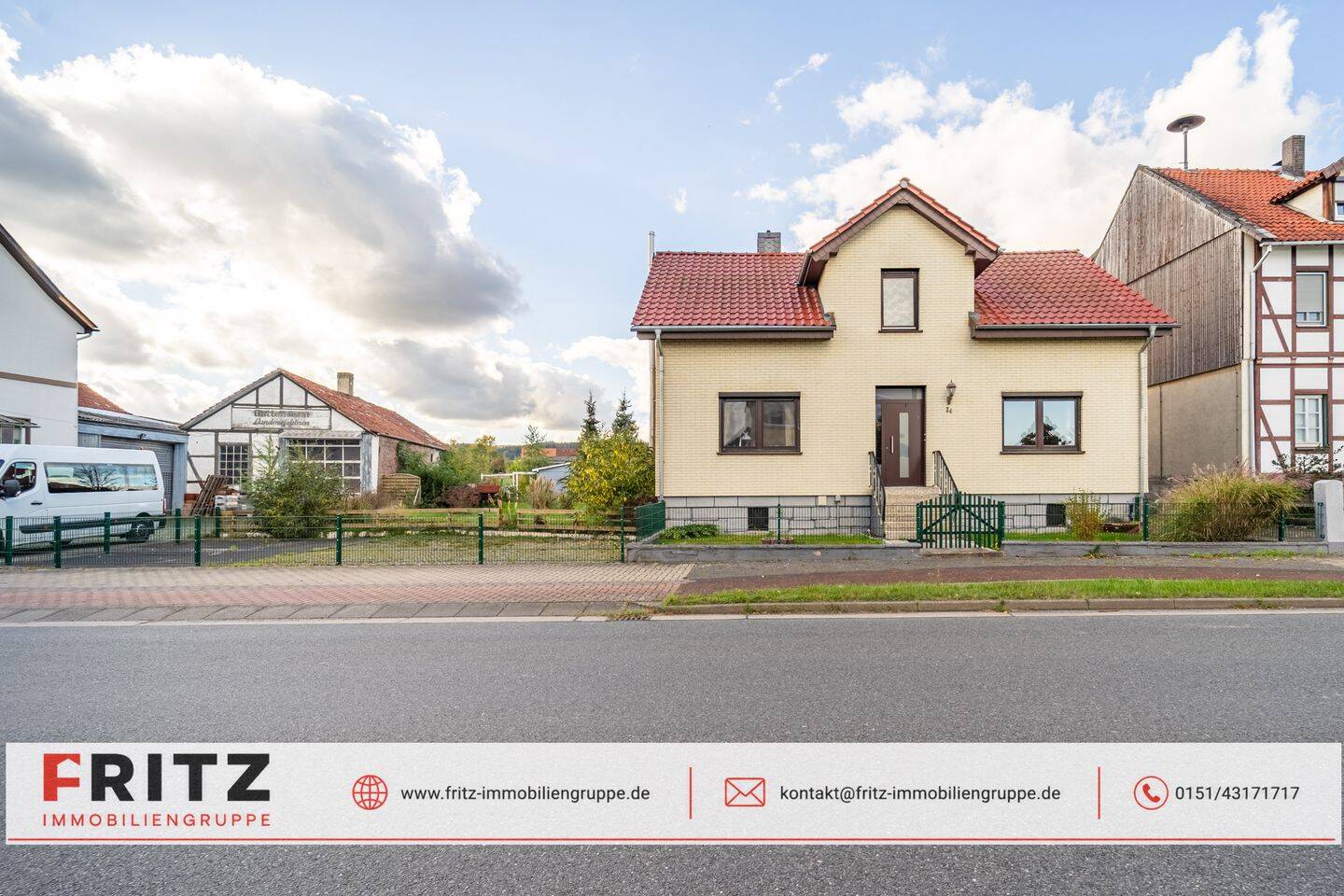 Wohnen mit Platz fürs Gewerbe? Haus, große Scheune & ca. 2.585 m² in Dassel, 37586 Dassel
