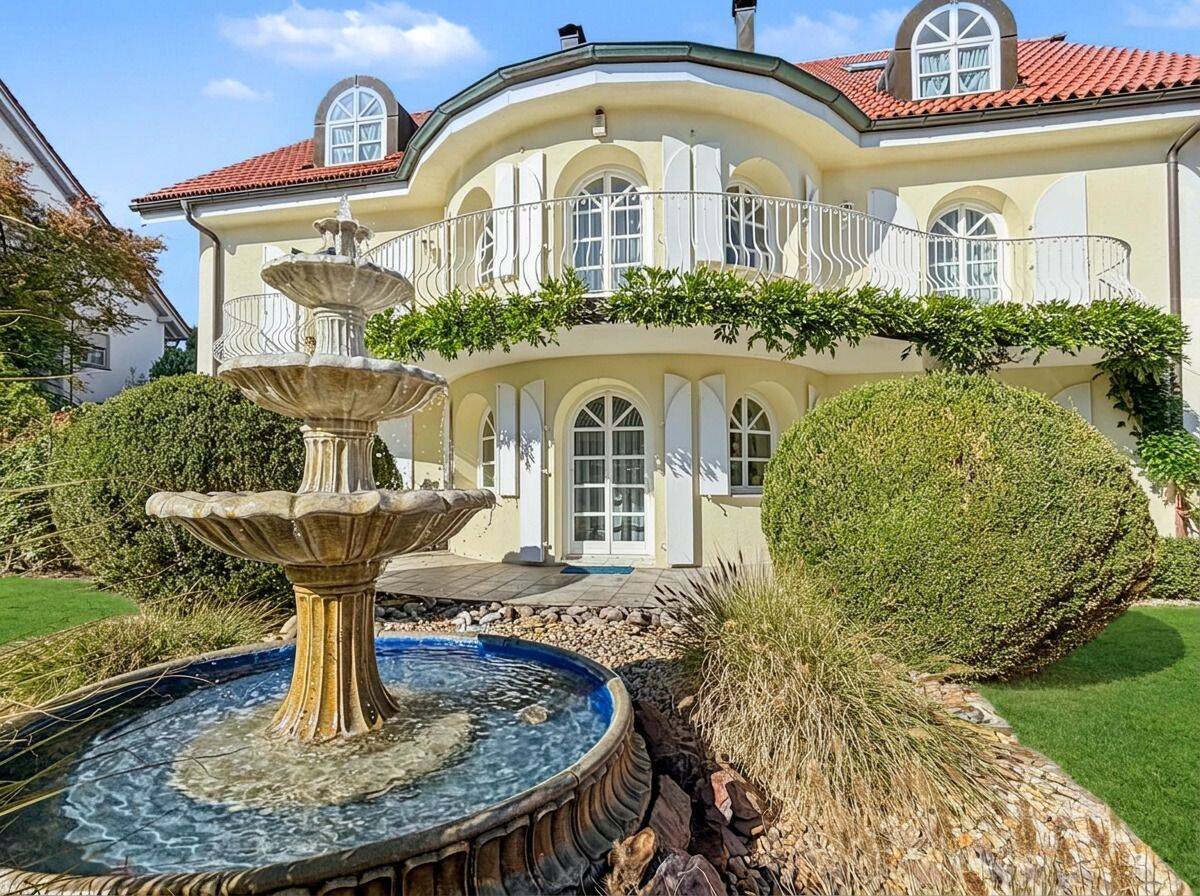 Mehrgenerationenkonzepte, Wohnen und Arbeiten – vielseitige Villa in Marienbrunn bei Marktheidenfeld, 97828 Marktheidenfeld