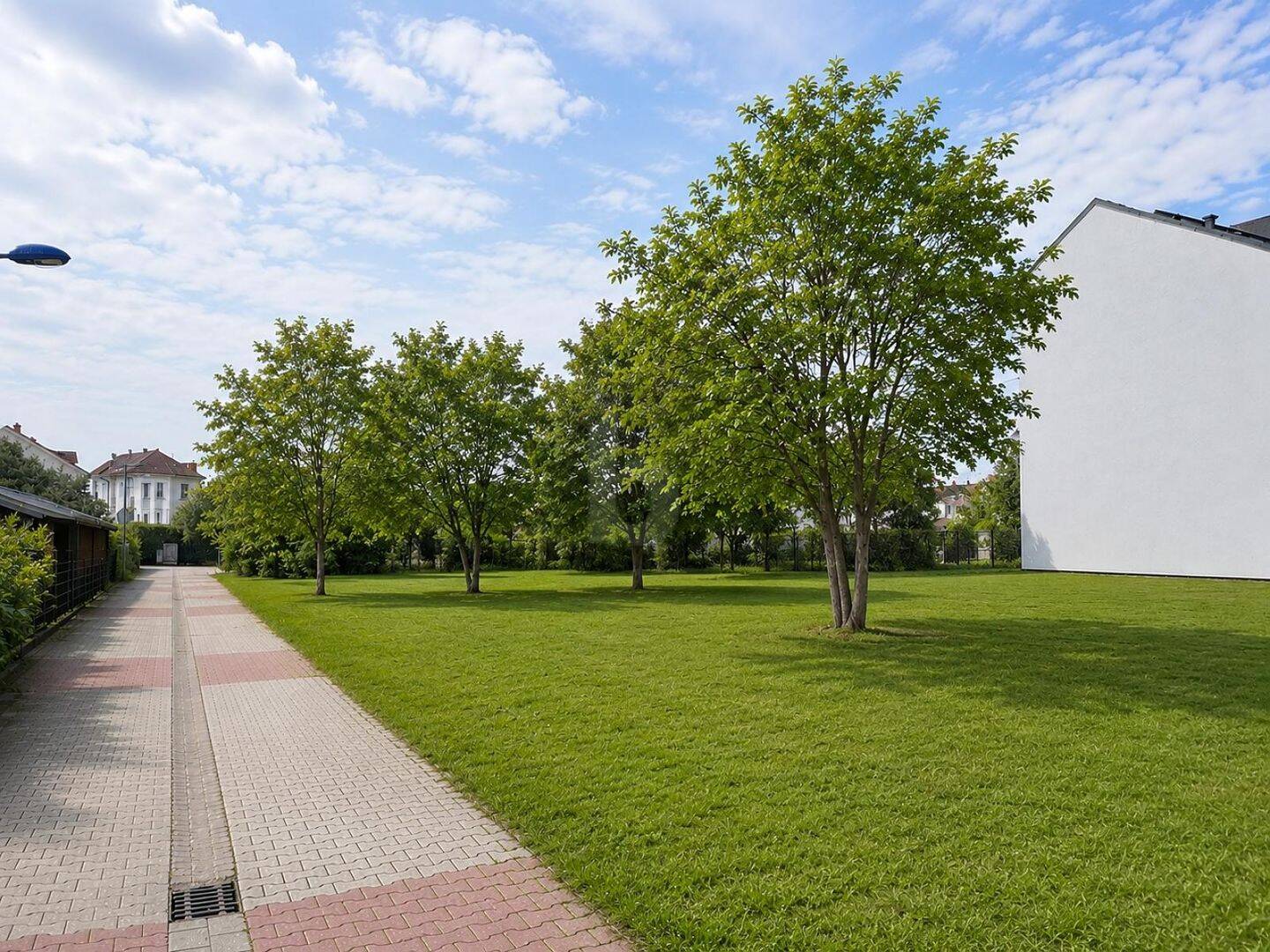 VIEL PLATZ FÜR IHRE ZUKUNFT AUF 734 M², 63225 Langen (Hessen)