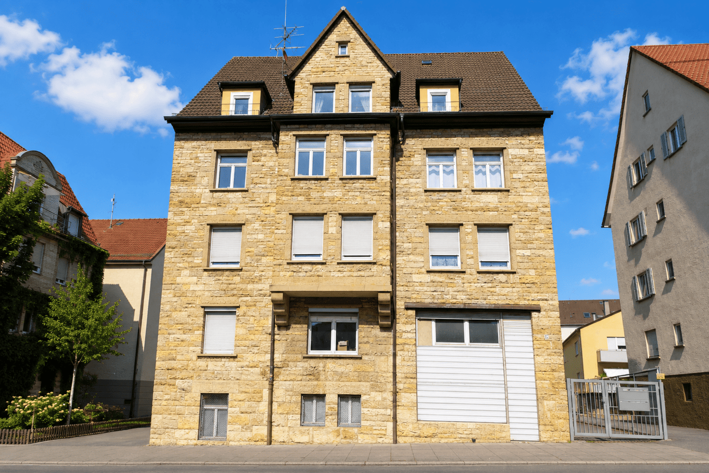 Großzügige 5-Zimmer-Wohnung in attraktiver Wohnlage, 70374 Stuttgart (Bad Cannstatt Sommerrain)