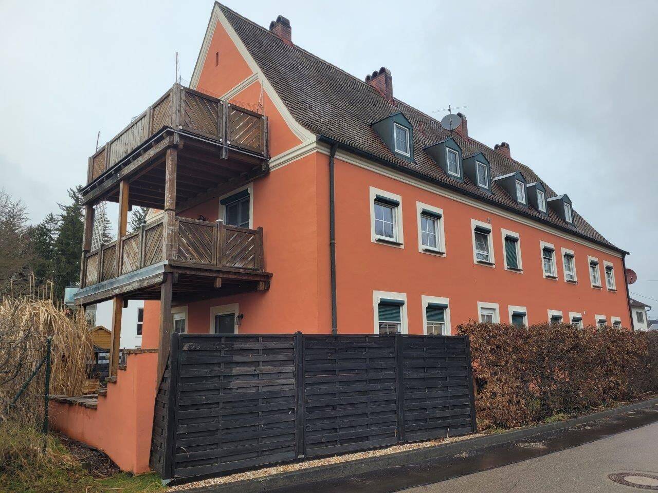 Sanierungsbedürftige DG-Wohnung ruhig im Ellgau gelegen, 86679 Ellgau