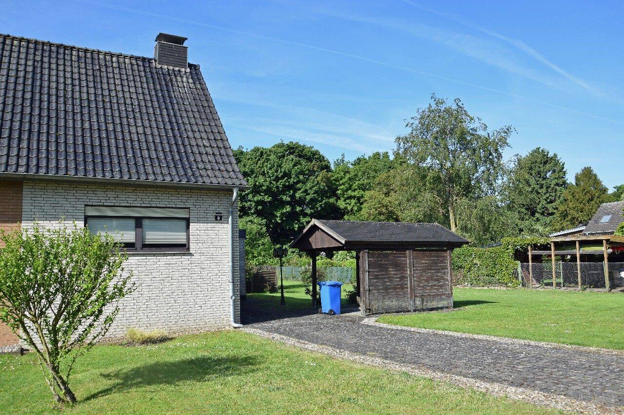 Platz für Ihr individuelles Wohnkonzept an der Niers: Großes Grundstück mit Potenzial in Neersen, 47877 Willich