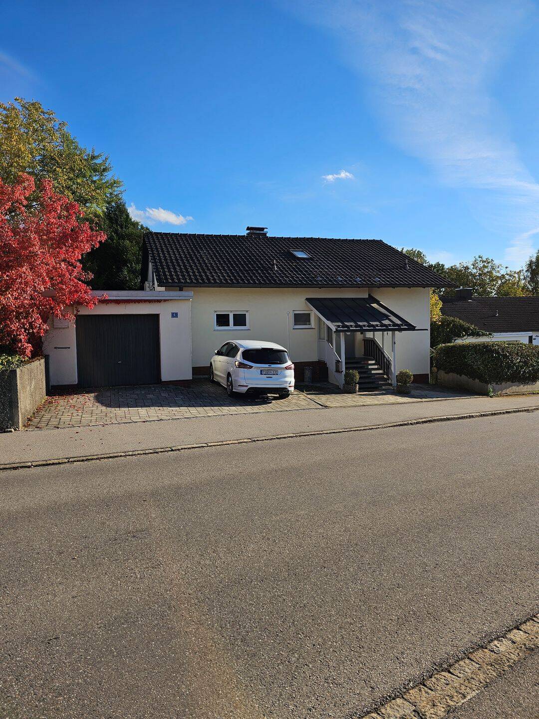 Gepflegtes Einfamilienhaus mit Sauna in zentraler Lage von Traunreut, 83301 Traunreut