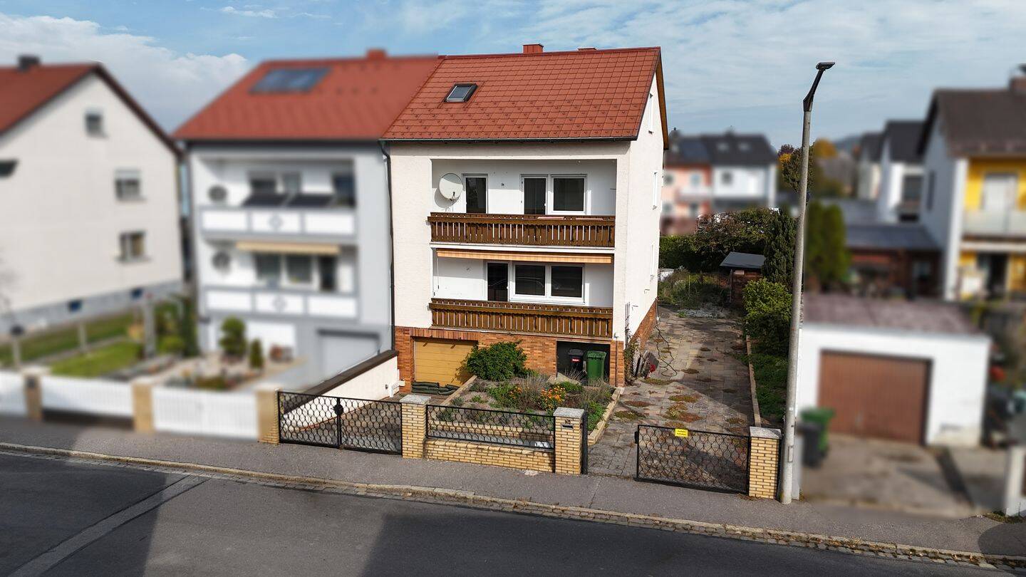 Charmante Doppelhaushälfte mit Garage in Top-Lage von Schwandorf, 92421 Schwandorf