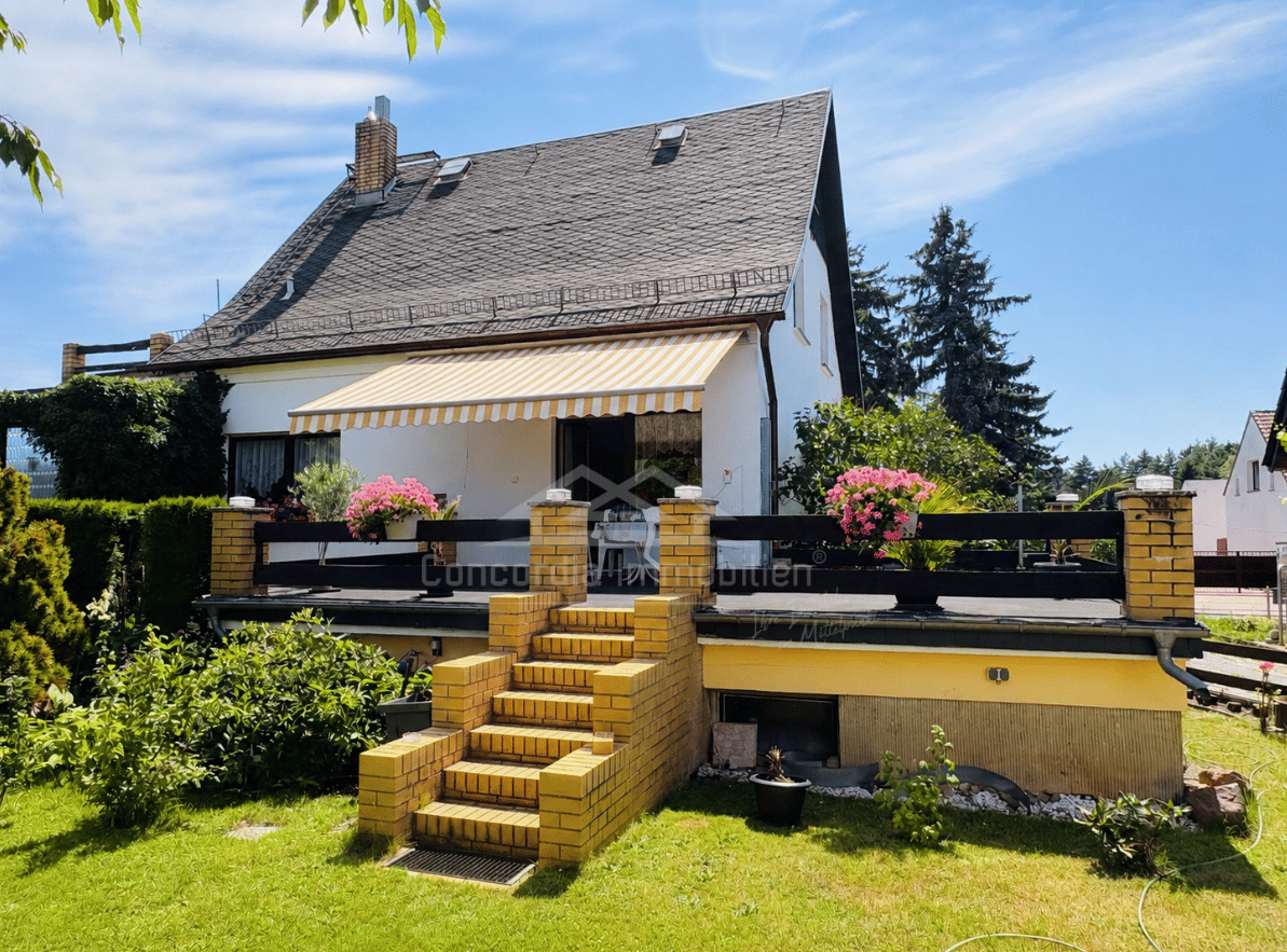 Sehr schönes Einfamilienhaus mit Einliegerwohnung und viel Nebengelass zum sofortigen Einzug, 1987 Schwarzheide