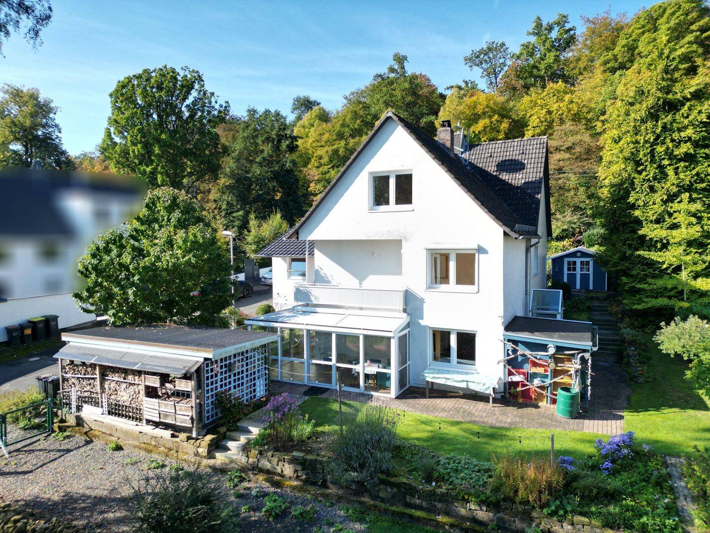 Großes Einfamilienhaus mit Kamin, Wintergarten und weitläufigem Grundstück in Kassel-Harleshausen, 34128 Kassel (Harleshausen Jungfernkopf Kirchditmold)