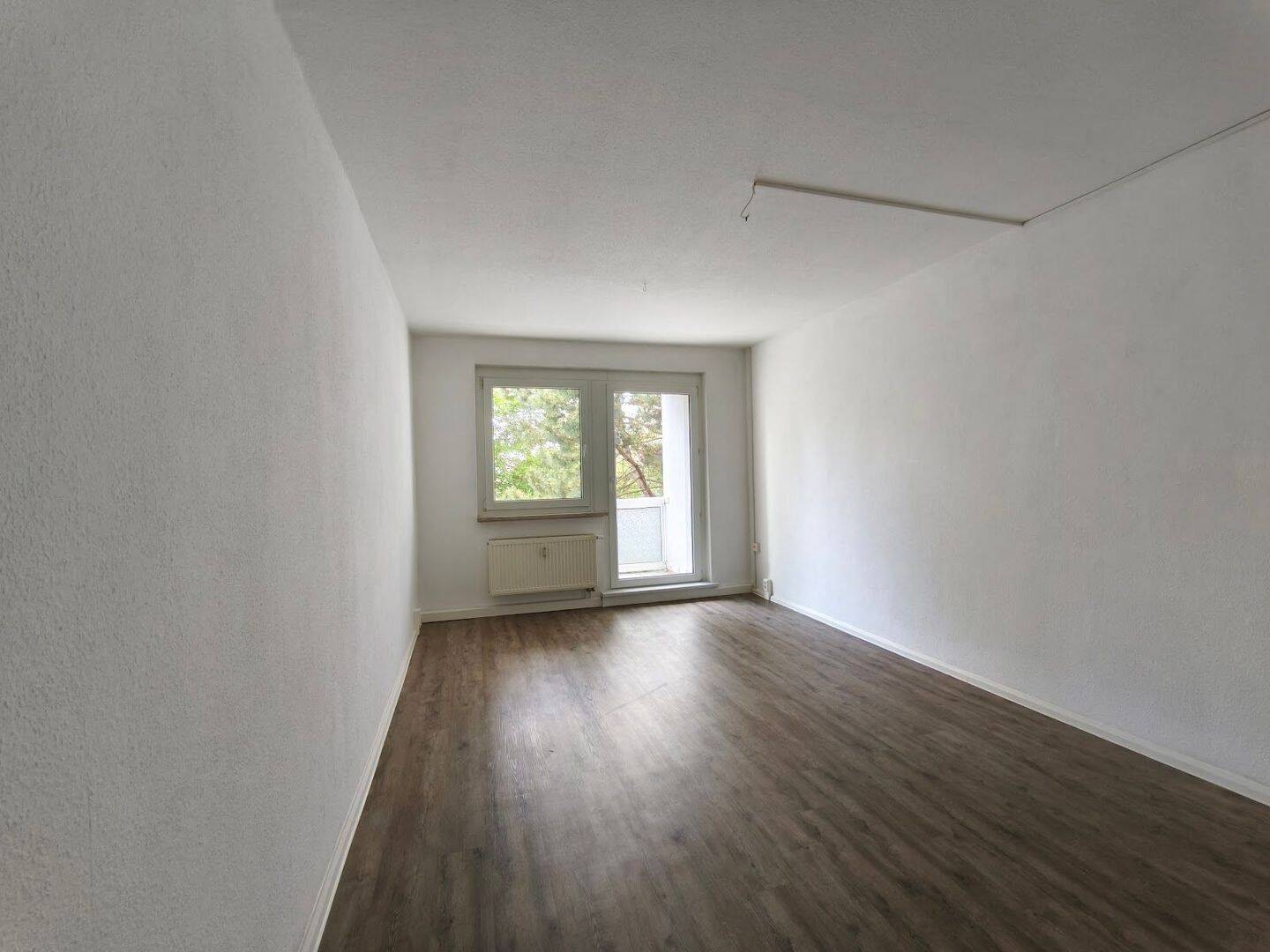 Modernes Zuhause mit Tageslichtbad & Balkon, 4552 Borna