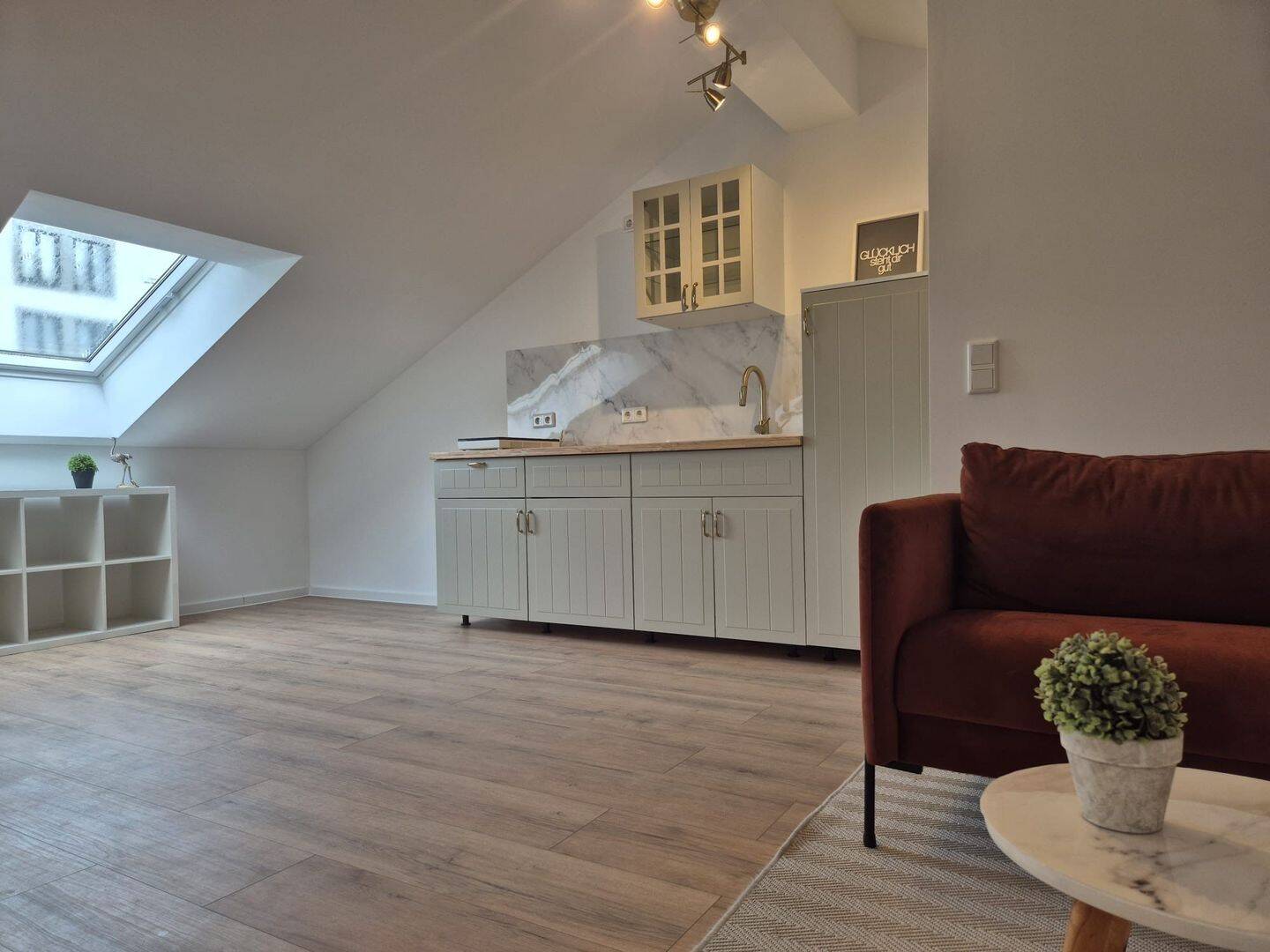 Exclusive möblierte Dachgeschosswohnung Nähe Deutschherrenufer, 60594 Frankfurt am Main (Sachsenhausen)