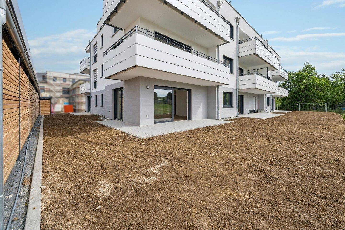 Im Erstbezug – KfW 55-Standard: Helle 3-Zimmer-Wohnung mit großem Gartenanteil und 2 Stellplätzen, 61239 Ober-Mörlen
