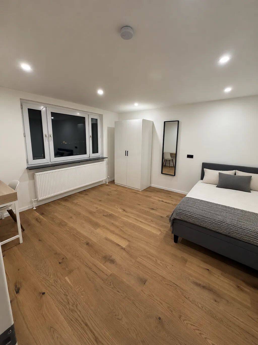 Noch 3 Zimmer frei: möblierte WG-Zimmer in frisch sanierter Co-Living-Wohnung – Nürnberg, 1 Min. zur U-Bahn, 90471 Nürnberg (Dutzendteich Langwasser Neuselsbrunn Stadion Zollhaus)