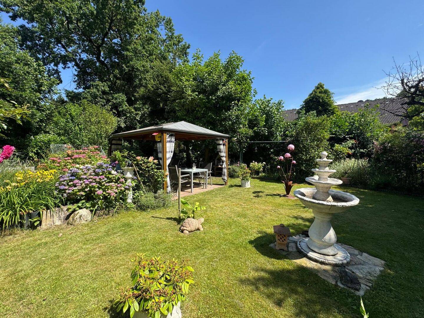 Sofort bezugsfrei: 150 qm, 4-Zimmer-Wohnung mit exklusivem Garten und Balkon in Düsseldorf, 40599 Düsseldorf (Benrath Hassels Holthausen Reisholz)