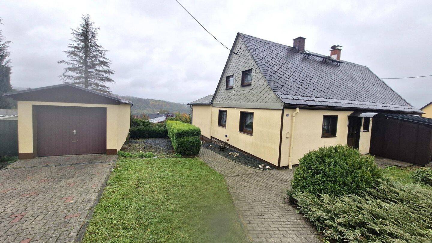 Doppelhaushälfte in sehr ruhiger Lage von privat, 8626 Adorf/Vogtl.