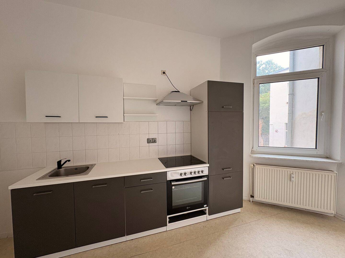 zentrumsnahe 3 Raumwohnung mit Einbauküche!, 6112 Halle (Saale)