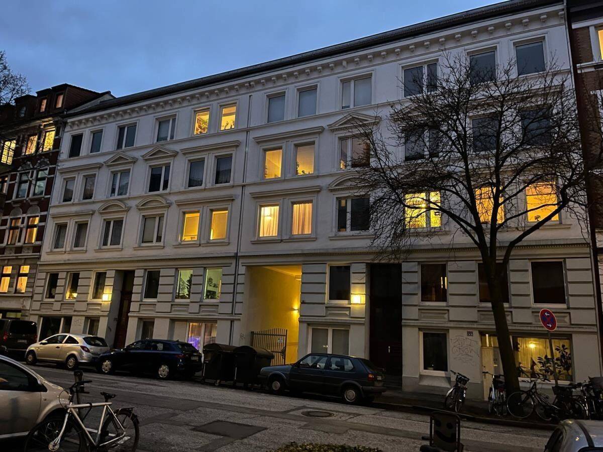 teilsanierte 2,5-Zimmerwohnung in beliebter Lage, 22083 Hamburg (Hamburg-Nord Barmbek-Süd)