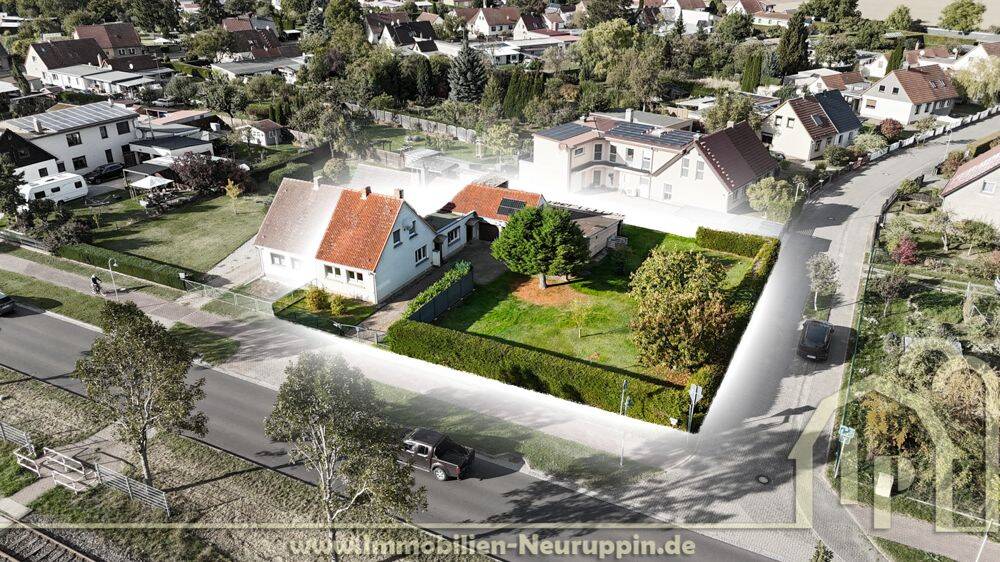 Bezugsfreie Doppelhaushälfte mit Werkstatt, Garage und großem Garten in Neuruppin, 16816 Neuruppin