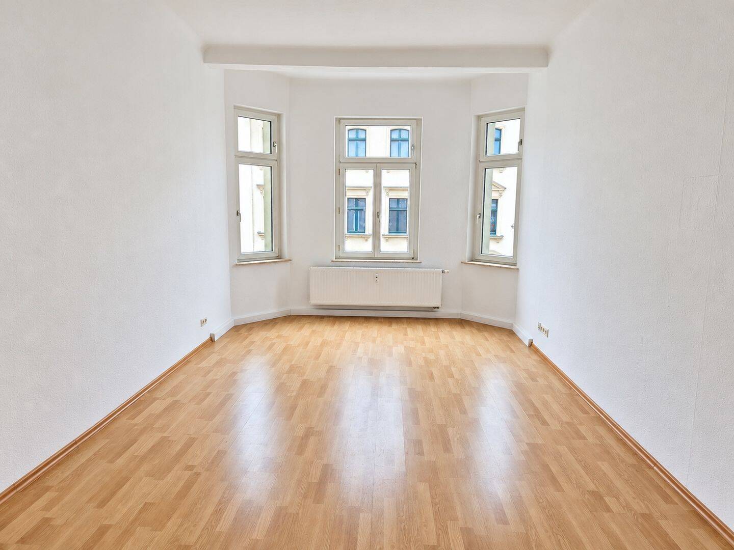 Helle große 4-Zimmer Wohnung mit Balkon in der Dieskaustr. 105, 4229 Leipzig (Kleinzschocher Plagwitz Schleußig)
