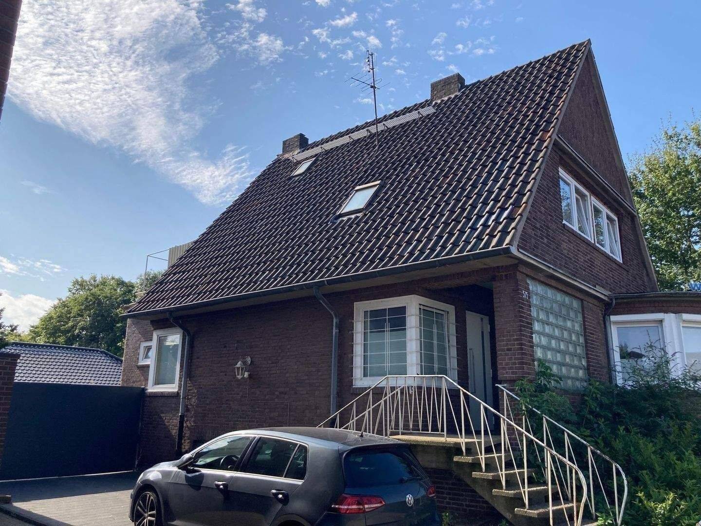 Großzügige Liegenschaft (5 Schlafzimmer) mit Terrasse und Stellplatzangebot , Nähe Borussenpark !, 41069 Mönchengladbach (Dahl Hehn Holt Ohler)