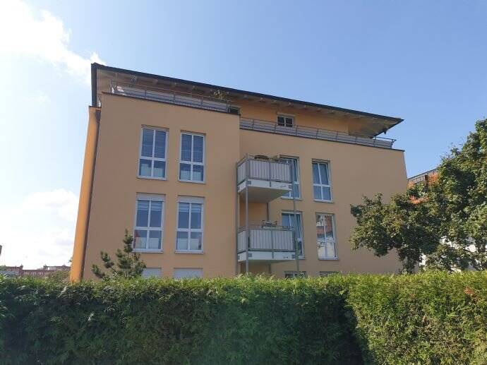 Tolle 2.RW. im 2.OG. mit Balkon, Außenjal., Badewanne, ruhige Lage u.v.m. zu vermieten!, 1129 Dresden (Hellerberge Pieschen-Nord/Trachenberge Trachau)