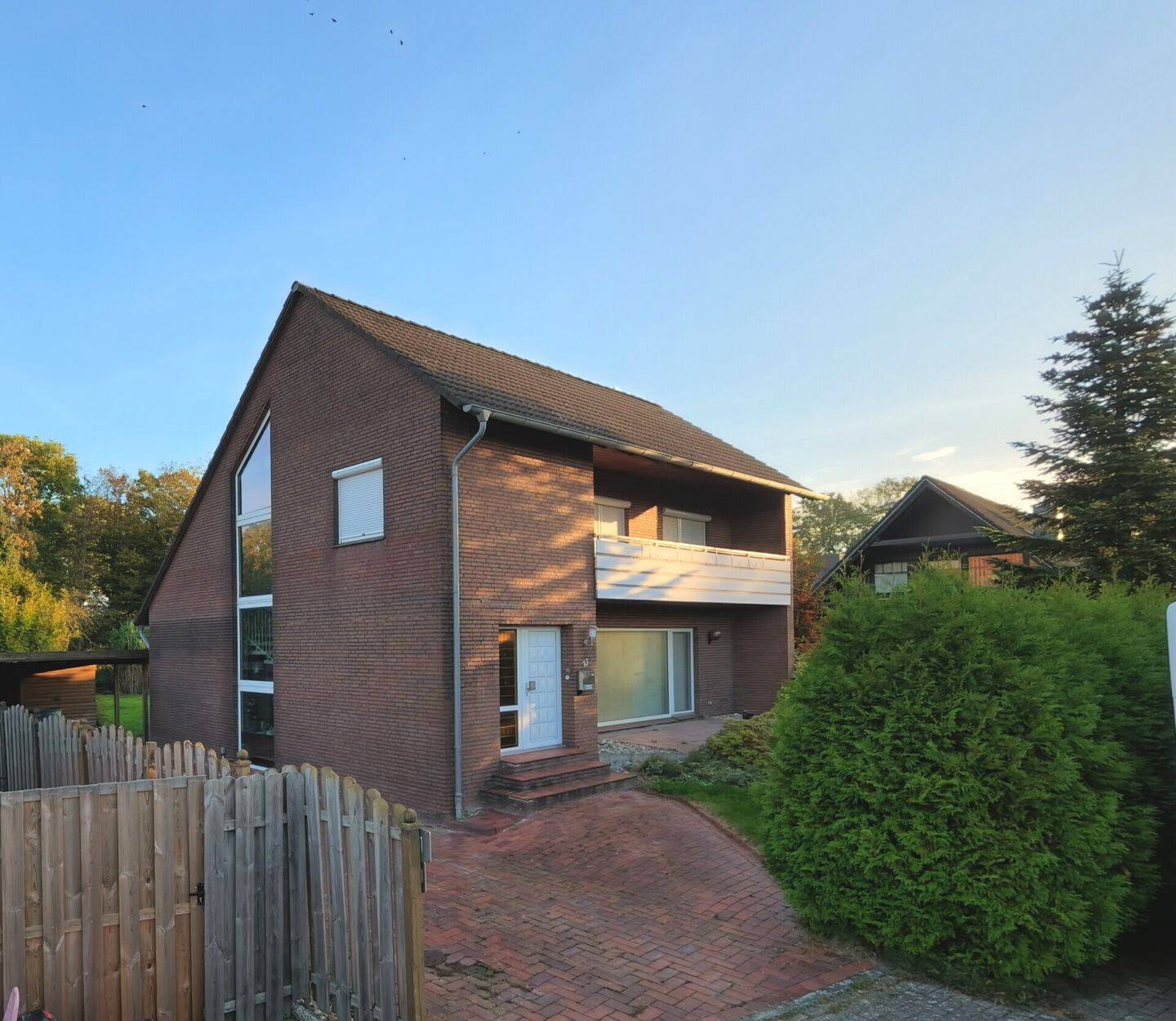 Wohnen am Ems-Seitenkanal – Einfamilienhaus mit viel Gestaltungspotenzial, 26725 Emden