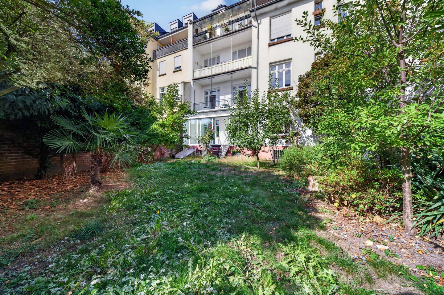 TRIER: Ein Zuhause mit Charakter – 5-Zimmer-Altbauwohnung mit Wintergarten und privatem Garten, 54290 Trier (Innenstadt Trier-Süd)