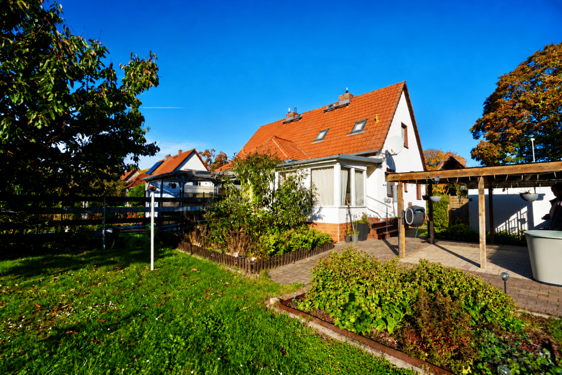 Ruhig wohnen in Schöneiche – massives Einfamilienhaus mit beheizter Veranda und eigenem Garten, 15566 Schöneiche bei Berlin