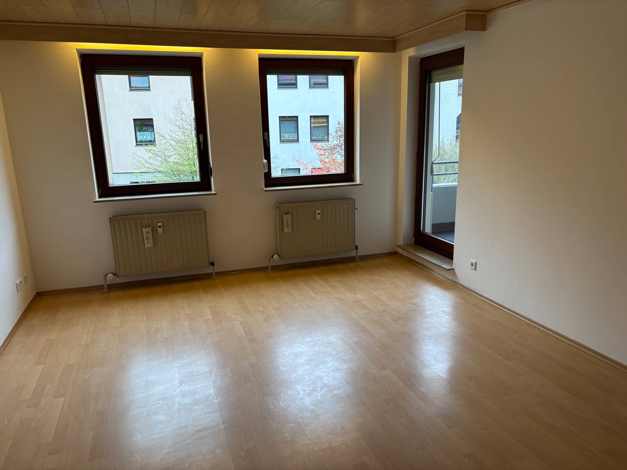 Exklusives Wohnen im Herzen von Fürth: Lichtdurchflutete 3-Zimmer-Wohnung mit ruhigem Innenhof-Balkon, EBK & TG-Stellplatz, 90762 Fürth (Innenstadt)