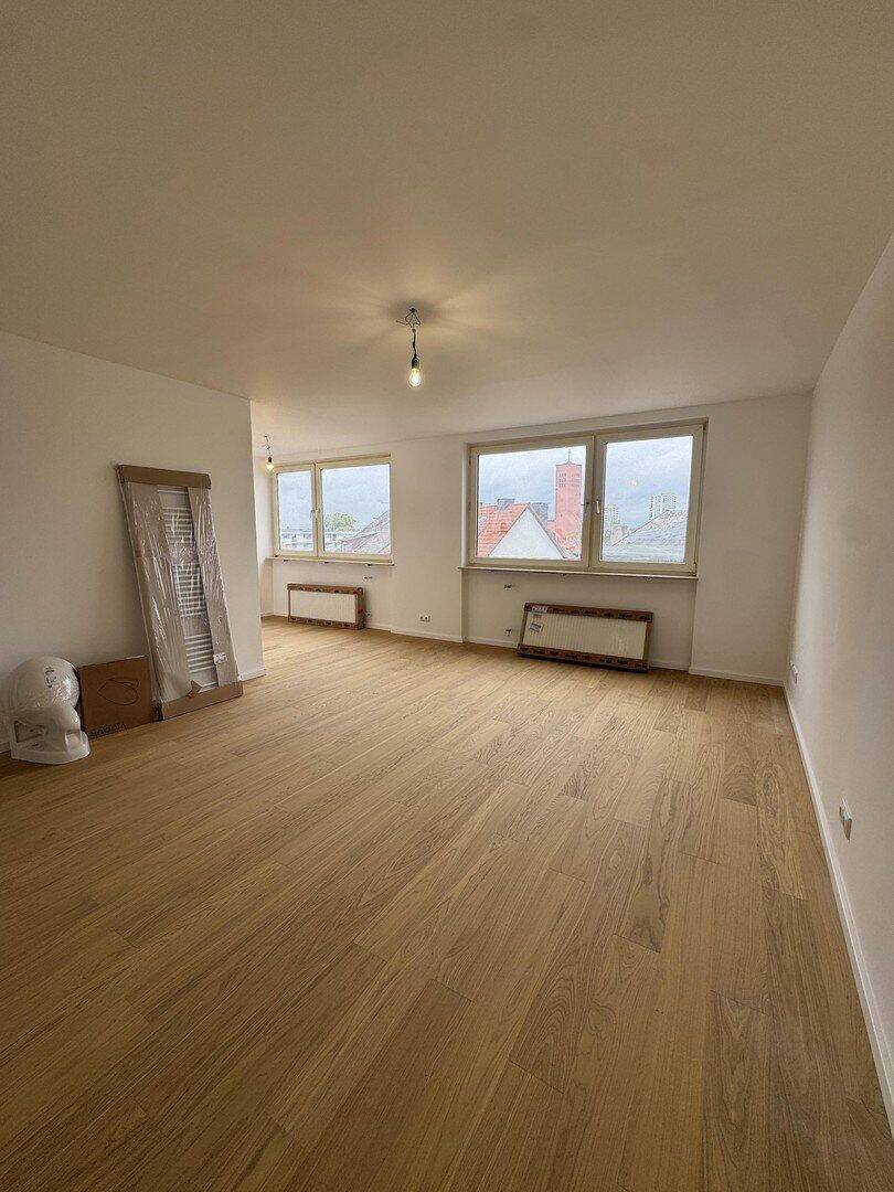 Erstbezug nach Sanierung. Sehr Helle 2 Zimmer Wohnung mit Einbauküche, 60528 Frankfurt am Main (Niederrad Sachsenhausen Schwanheim)