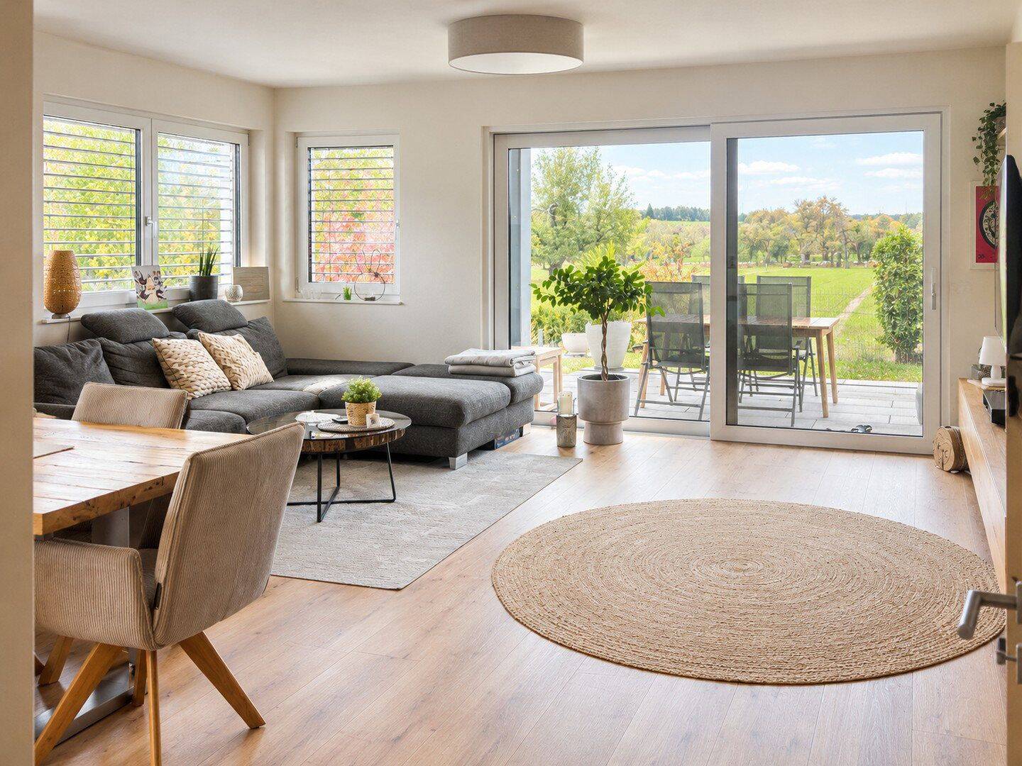 Großzügige, lichtdurchflutete 5-Zimmer-Maisonettewohnung mit schön angelegtem Garten, 72184 Eutingen im Gäu