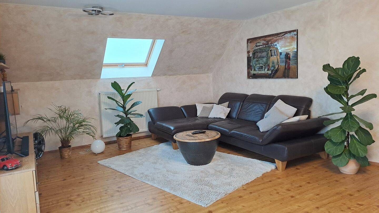 15 m² WG-Zimmer in Dachgeschoss 700€ oder als ganze Etage 1300€ Warmmiete, 79336 Herbolzheim