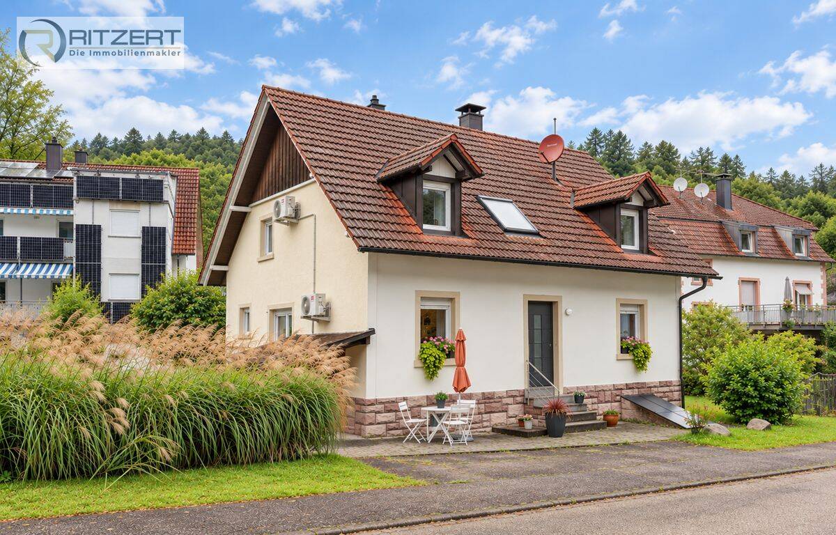 Charmantes Einfamilienhaus mit Doppelgarage in Baden-Baden – kernsaniert!, 76534 Baden-Baden