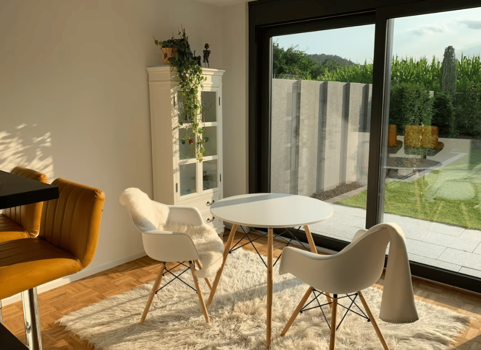 Moderne, möbilierte 2-Zimmer-Wohnung mit Terrasse zur Kurzzeit-Miete, 78256 Steißlingen