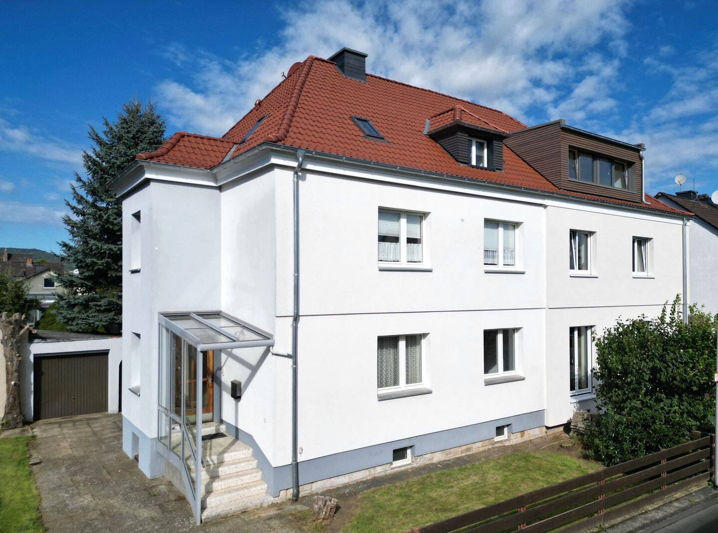 Großzügige Doppelhaushälfte mit drei Wohneinheiten im beliebten Stadtteil Kassel-Harleshausen, 34128 Kassel (Harleshausen Jungfernkopf Kirchditmold)