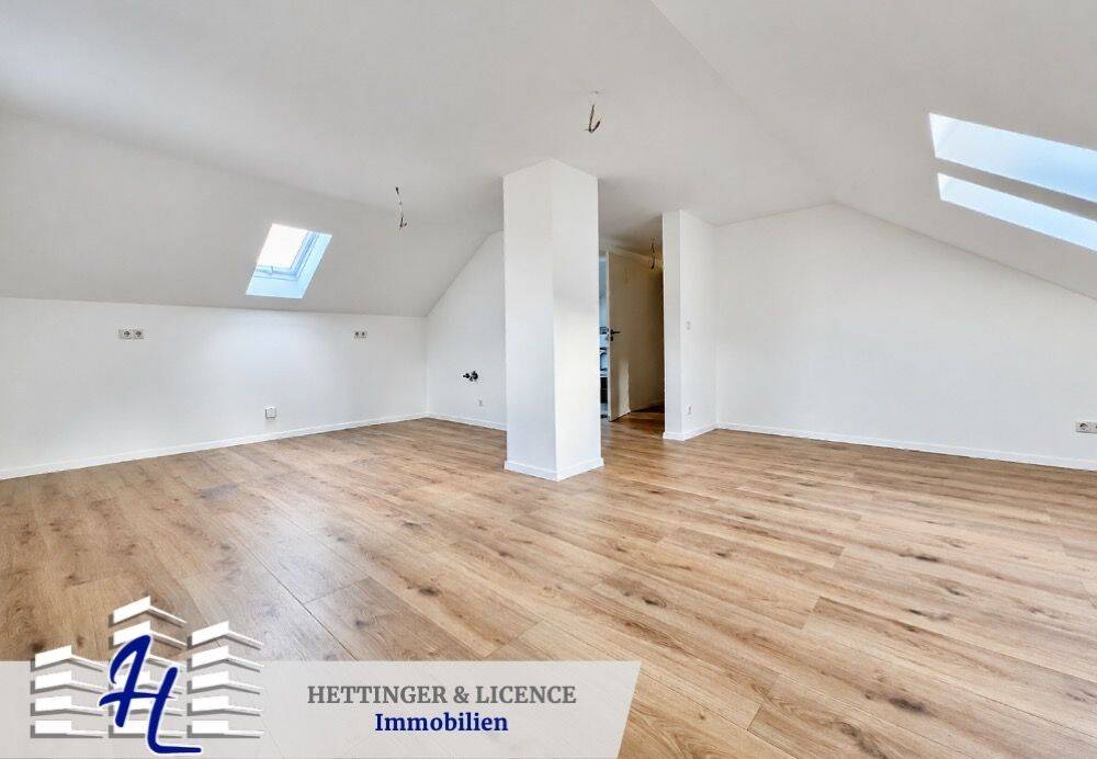 Exklusive Dachgeschosswohnung mit großzügiger Wohnküche in kernsaniertem Mehrfamilienhaus, 97199 Ochsenfurt