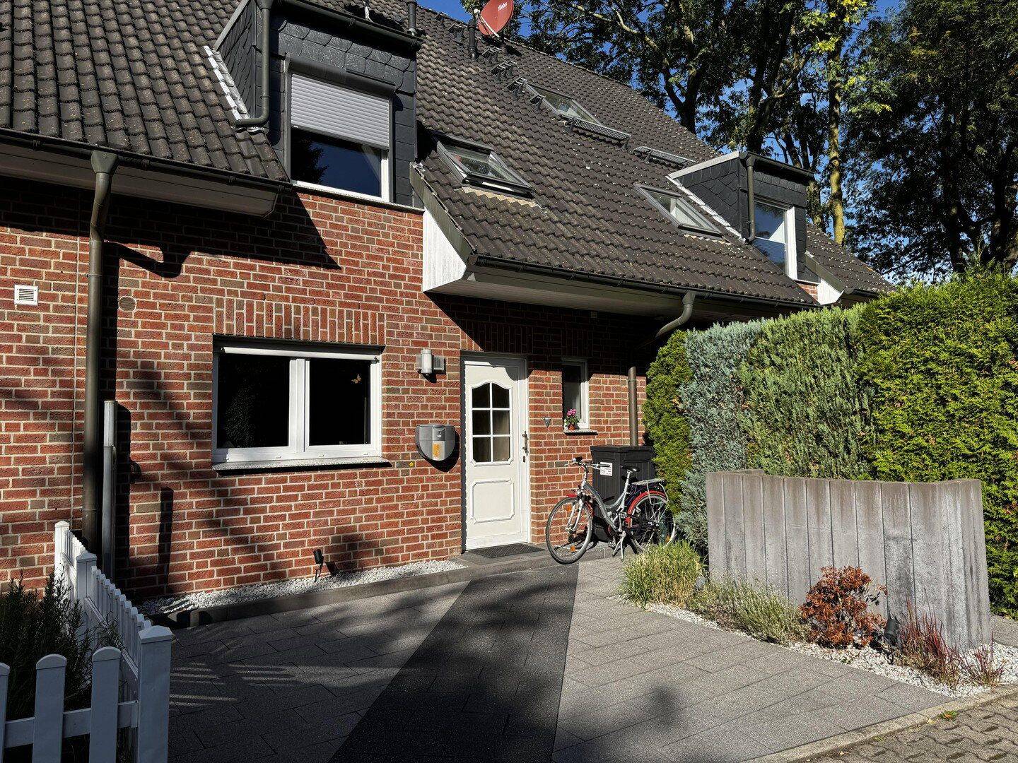 Gepflegtes Reihenmittelhaus mit Westgarten, Garage und Photovoltaik, 45889 Gelsenkirchen (Bismarck)