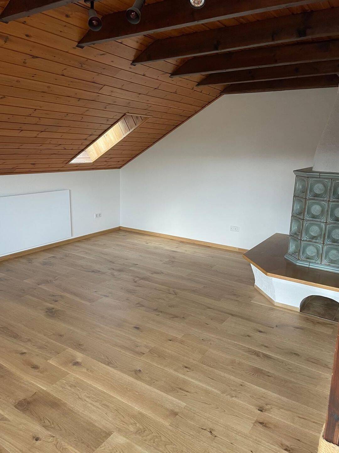 Schöne Dachgeschosswohnung mit Loggia in Oberkochen, 73447 Oberkochen