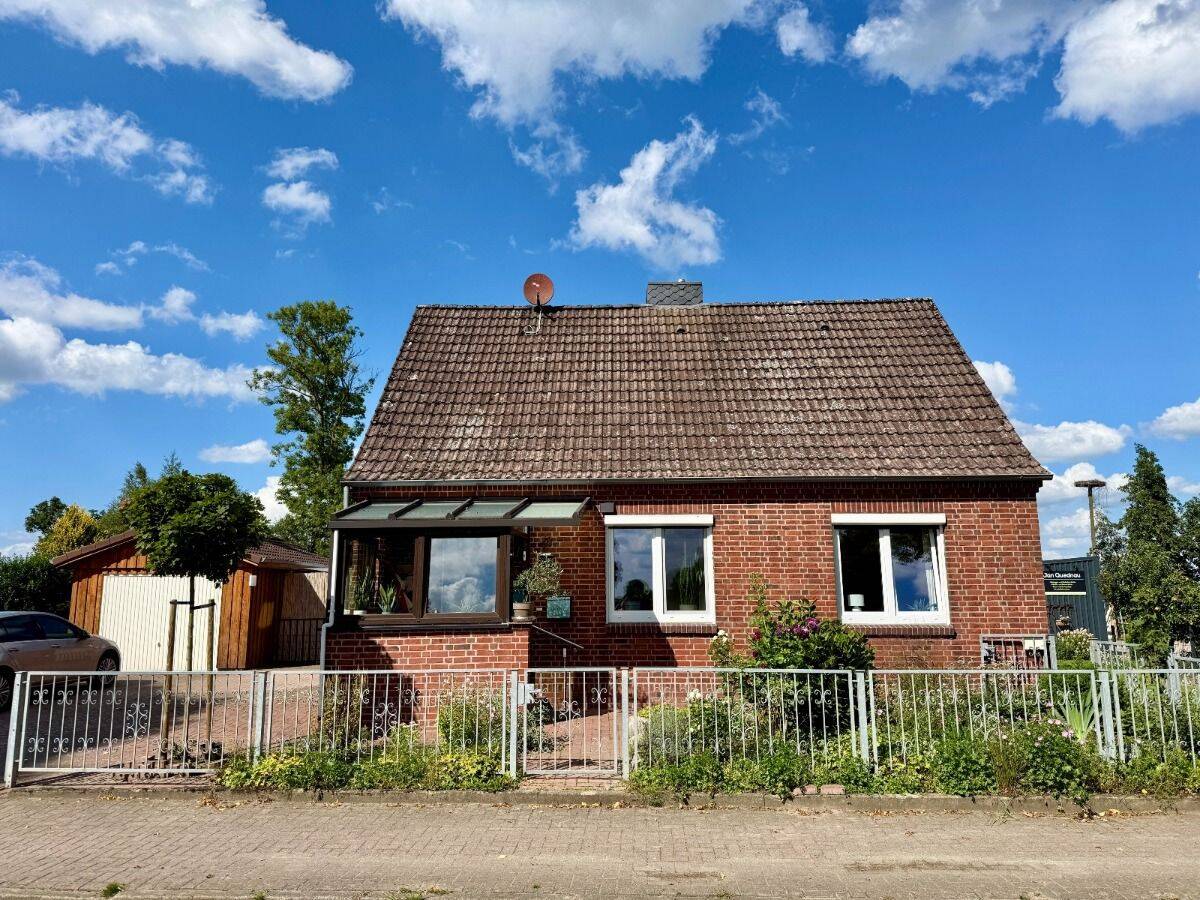 Modernisiertes Einfamilienhaus mit großem Grundstück in Belum-Kehdingbruch, 21785 Belum