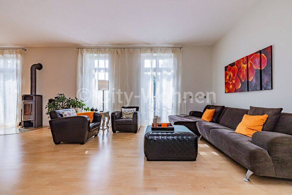Möblierte 4-Zimmer Wohnung in Alsterlage in Hamburg-Winterhude mit 2 Balkonen und 2 Stellplätzen, 22301 Hamburg (Hamburg-Nord Winterhude)