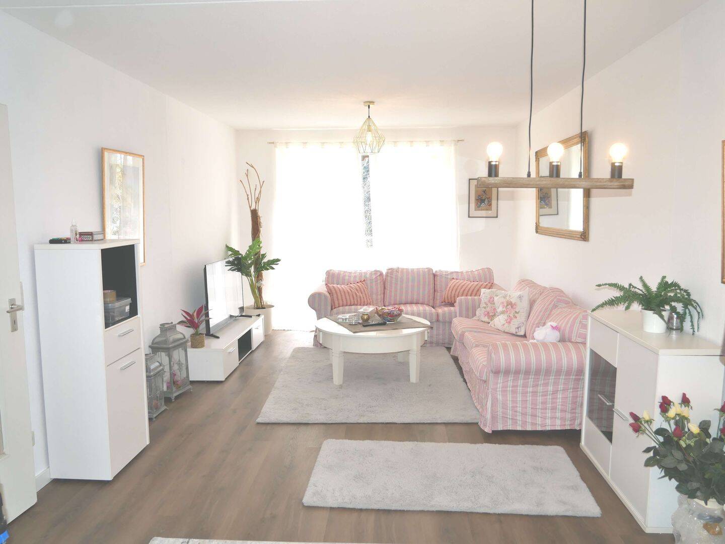 Attraktive möblierte 2,5-Zimmer-Wohnung mit Balkon in Niederrad – Sofort bezugsfrei/vermietbar!, 60528 Frankfurt am Main (Niederrad Sachsenhausen Schwanheim)