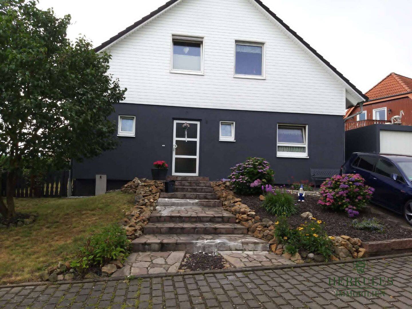 Freistehendes Einfamilienhaus mit Garten, Keller und Garage in Bad Emstal, 34308 Bad Emstal