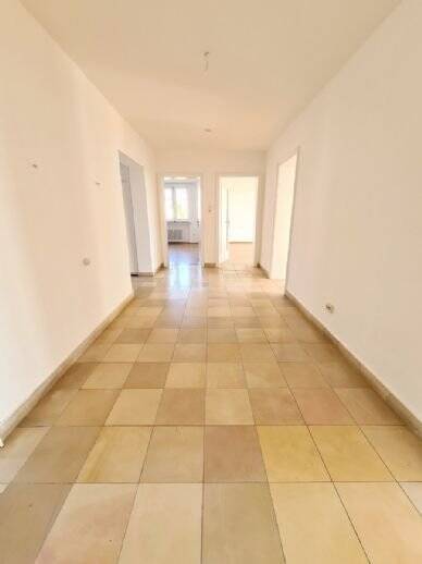 Schöne, helle 4-Zi. Wohnung am Weinberg in kleiner sanierter Wohneinheit, 34117 Kassel