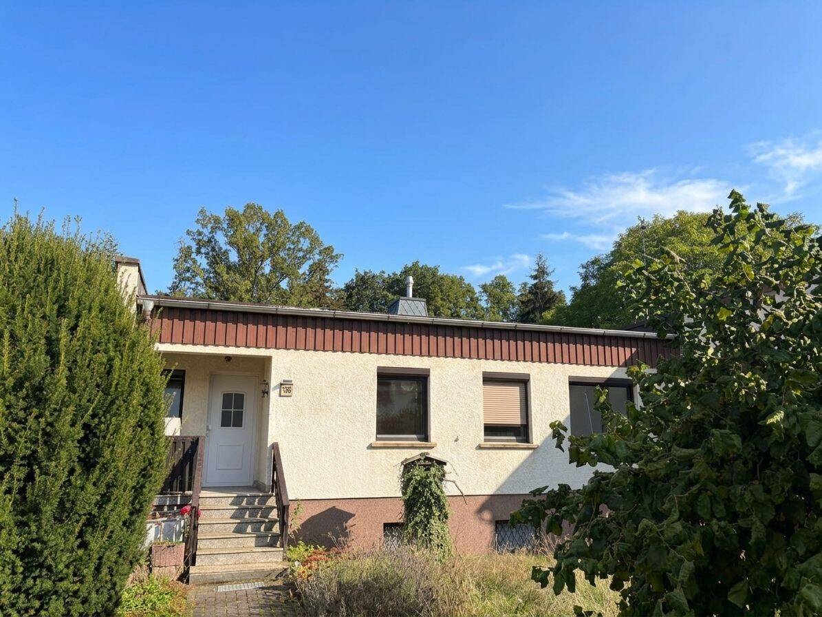 Doppelhaushälfte mit weitgehend abgeschlossener Renovierung in toller Lage von Gera, 7549 Gera (Debschwitz Lusan Röppisch)