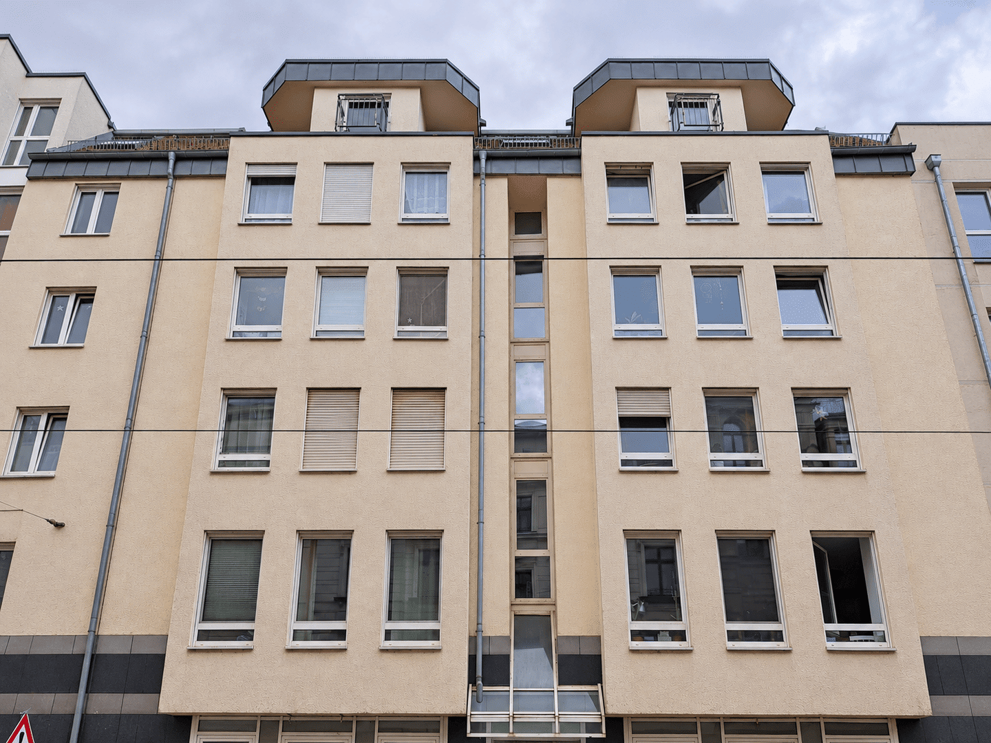 ÜBER DEN DÄCHERN DES SÜDENS // Gut geschnittene 3-Raum-Whg. mit Balkon im Zentrum Süd, 4107 Leipzig (Zentrum Zentrum-Süd)