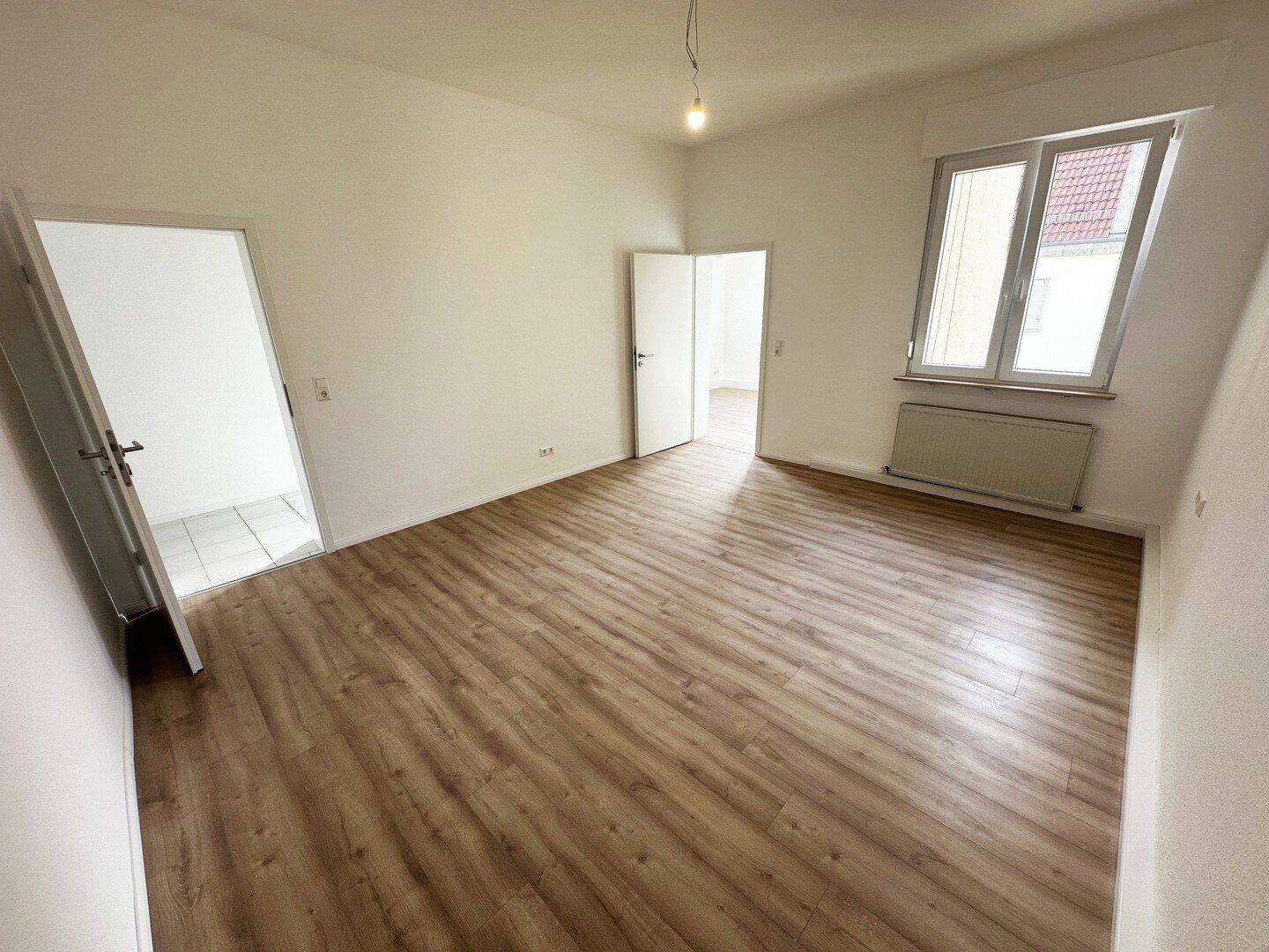 3,5 Zimmer Erstbezug nach Sanierung – Neuer Boden/Küche/Bad/Fenster – Zentrale Lage in Heilbronn, 74072 Heilbronn (Heilbronn)