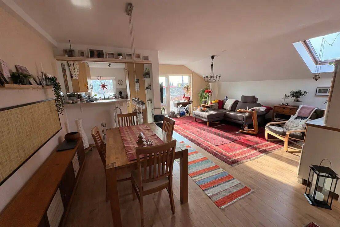 Wohnen mit Weitblick – 3-Zimmer-Dachgeschosswohnung mit Südwest-Dachterrasse, 64342 Seeheim-Jugenheim